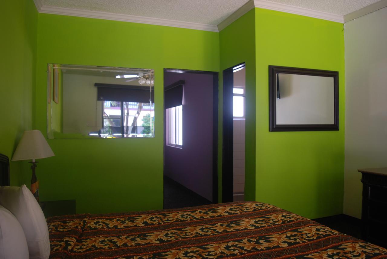 Hotel Suites Royal Tijuana Extérieur photo